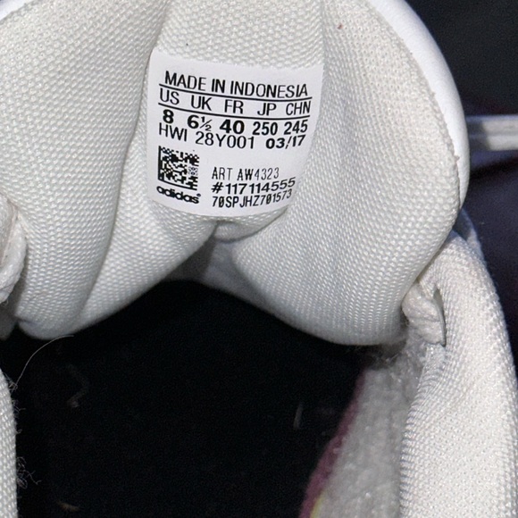 Adidas athletic shoes - Picture 4 of 7